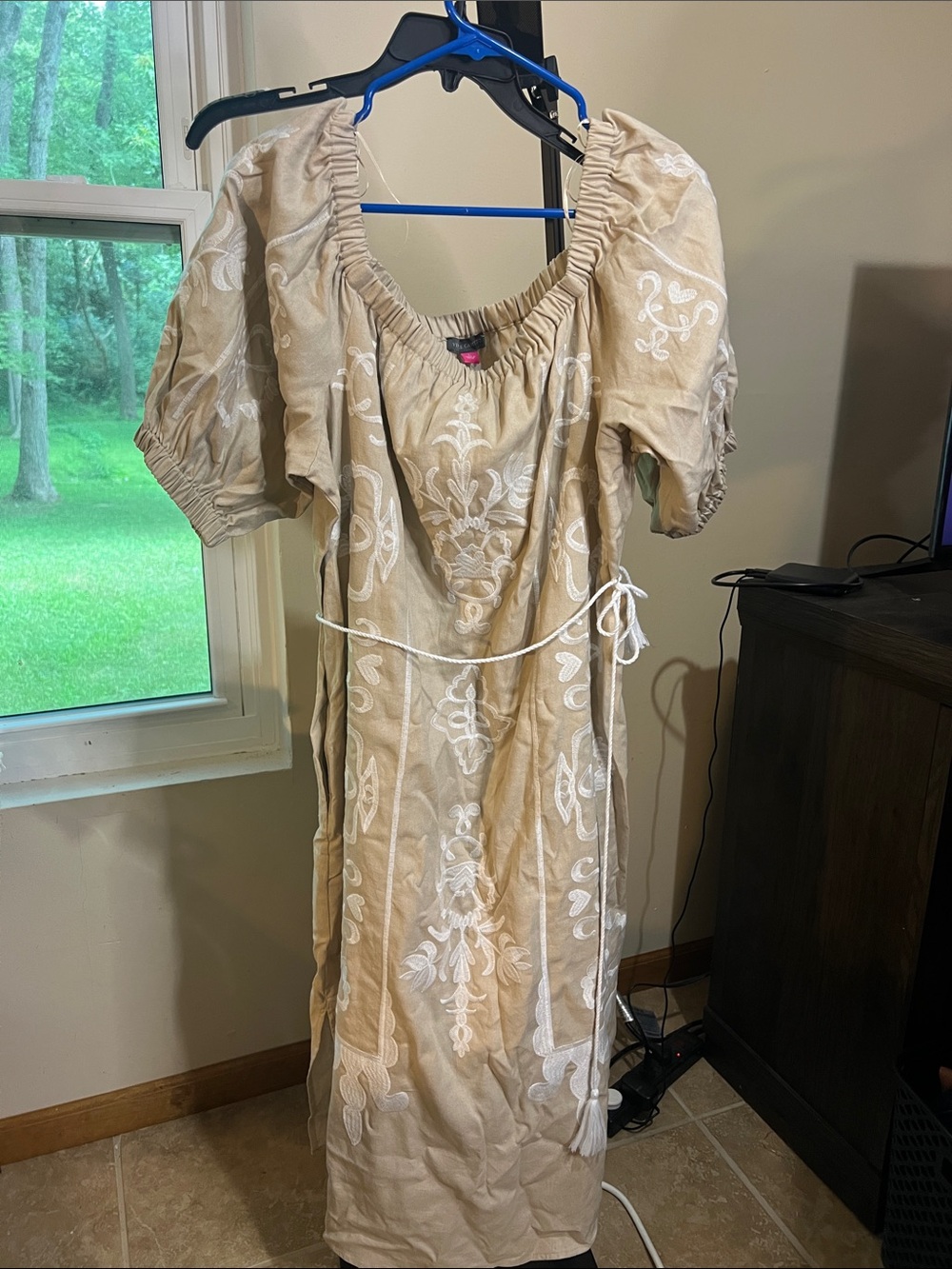 Vince Camuto Beige Midi Dress with White Embroidery 2285